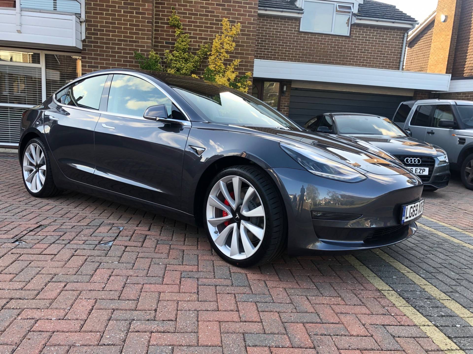 New Tesla Model 3 Saloon Review | e-car lease